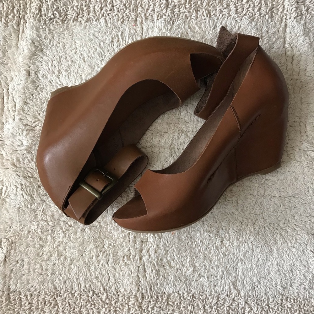 Chinese Laundry peep toe wedges, Size 8, Brown